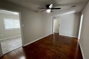 5655 Belneath St, Houston, TX 77033 - Photo 9