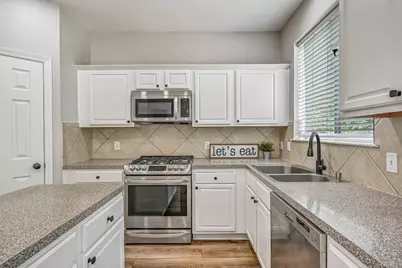 1020 Jefferson Street, Alvin, TX 77511 - Photo 13