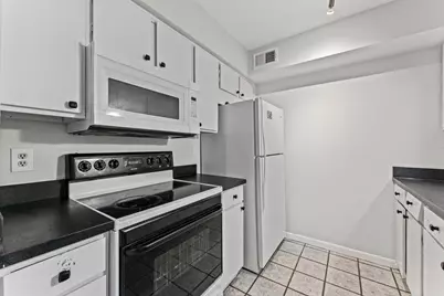 4627 Wild Indigo Street #591, Houston, TX 77027 - Photo 5