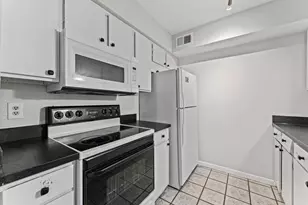 4627 Wild Indigo St, Houston, TX 77027 - Photo 5