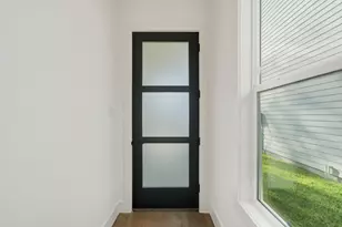 2036 Thonig Rd, Houston, TX 77055 - Photo 7