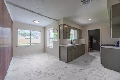 5618 Southbrook Street, Houston, TX 77033 - Photo 5