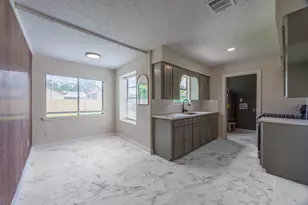 5618 Southbrook St, Houston, TX 77033 - Photo 5