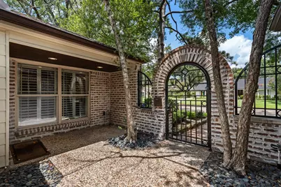10007 Cedar Creek Drive, Houston, TX 77042 - Photo 5
