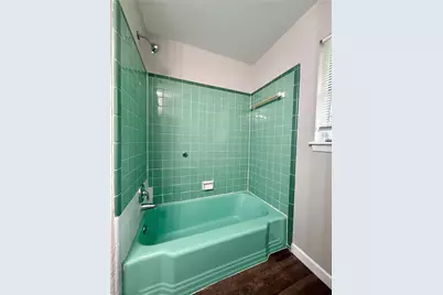 1205 Kansas Avenue S, Anahuac, TX 77514 - Photo 13