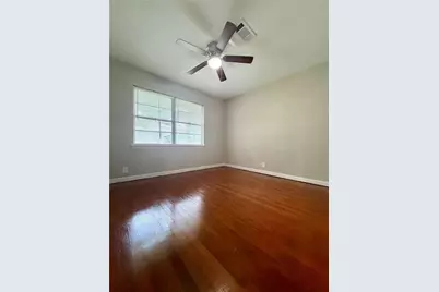 1205 Kansas Avenue S, Anahuac, TX 77514 - Photo 7