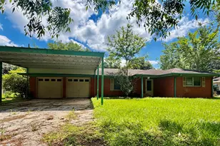 1205 Kansas Ave S, Anahuac, TX 77514 - Photo 1