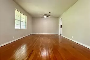 1205 Kansas Ave S, Anahuac, TX 77514 - Photo 3