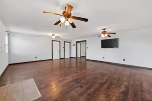 1910 Duncan Dr, Oyster Creek, TX 77541 - Photo 7