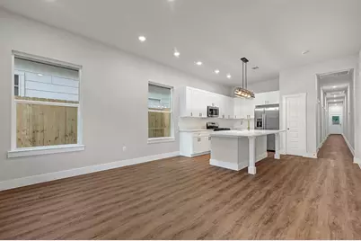 112 S San Jacinto Street, Conroe, TX 77301 - Photo 3