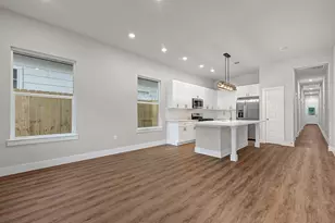 112 S San Jacinto St, Conroe, TX 77301 - Photo 3