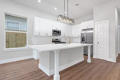 112 S San Jacinto Street, Conroe, TX 77301 - Photo 5