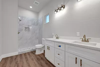 112 S San Jacinto Street, Conroe, TX 77301 - Photo 9