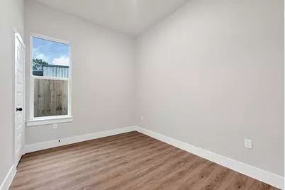 112 S San Jacinto Street, Conroe, TX 77301 - Photo 7