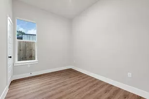 112 S San Jacinto St, Conroe, TX 77301 - Photo 7