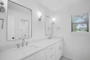 34 Brushwood Ct, The Woodlands, TX 77380 - Photo 5