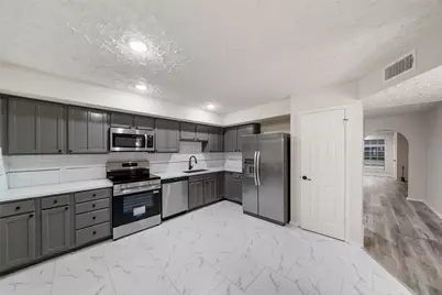9230 Baronsmede Drive, Houston, TX 77083 - Photo 11