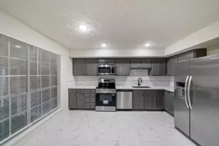 9230 Baronsmede Dr, Houston, TX 77083 - Photo 9
