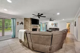 408 W Eucalyptus St, Village Mills, TX 77663 - Photo 15