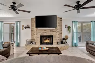 408 W Eucalyptus St, Village Mills, TX 77663 - Photo 13