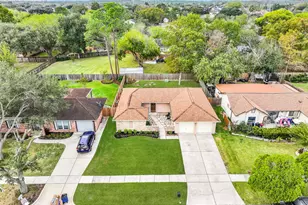 607 Dixie Dr, League City, TX 77573 - Photo 3