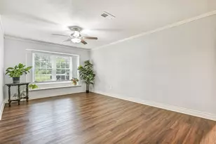 209 Buffalo Trail, Lake Jackson, TX 77566 - Photo 9