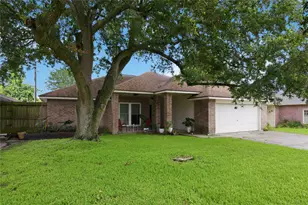 2118 Aberdeen Dr, League City, TX 77573 - Photo 1