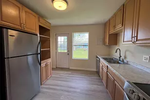 1324 W 10th St, Freeport, TX 77541 - Photo 5