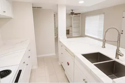 5343 Richmond Avenue #11, Houston, TX 77056 - Photo 9