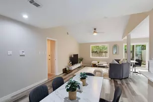 17 W Broken Oak, The Woodlands, TX 77381 - Photo 9