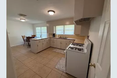 2118 14th Ave N, Texas City, TX 77590 - Photo 5