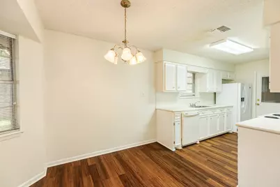 256 Freeman Boulevard, West Columbia, TX 77486 - Photo 11