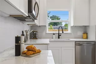 5955 Southseas St, Houston, TX 77033 - Photo 11