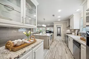 2702 Manila Ln, Houston, TX 77043 - Photo 9