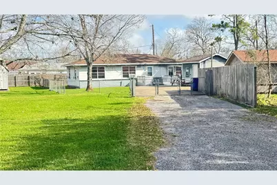 116 W Mahan Street, Richwood, TX 77531 - Photo 1