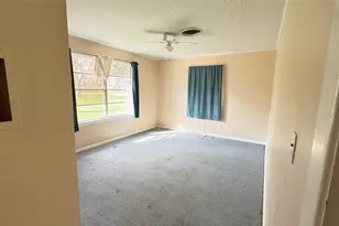 116 W Mahan St, Richwood, TX 77531 - Photo 5