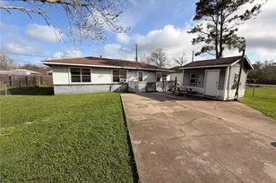 116 W Mahan St, Richwood, TX 77531 - Photo 3