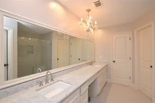 2 Woodhaven Wood Ct, The Woodlands, TX 77380 - Photo 13