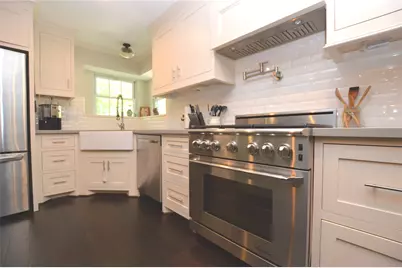 2 Woodhaven Wood Court, The Woodlands, TX 77380 - Photo 5