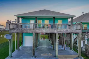 978 Seadrift Dr, Crystal Beach, TX 77650 - Photo 1