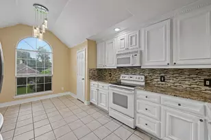 18477 Sunrise Oaks Ct, Montgomery, TX 77316 - Photo 11