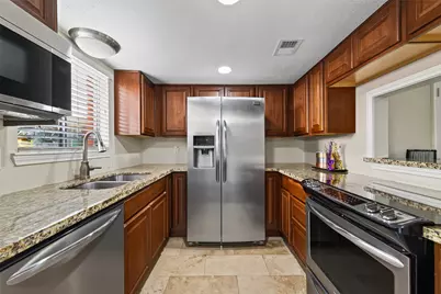 1805 Stoney Brook Dr Drive #103, Houston, TX 77063 - Photo 11