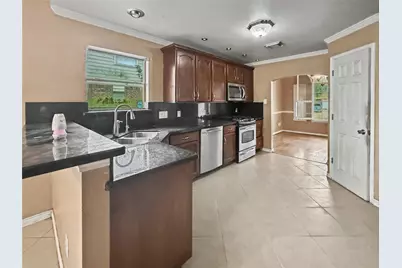 914 Chase Creek Circle, Bacliff, TX 77518 - Photo 9