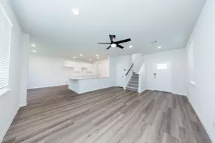 2106 Creole Crk Ln, Houston, TX 77090 - Photo 3