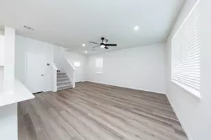 2106 Creole Crk Ln, Houston, TX 77090 - Photo 5