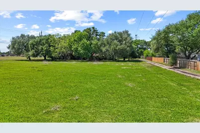 718 Staffordshire  Road Road, Stafford, TX 77477 - Photo 5