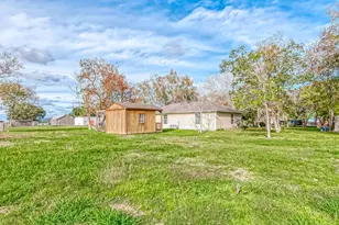 1512 Bayou Dr, Bay City, TX 77414 - Photo 3