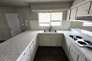 2421 16th Ave N, Texas City, TX 77590 - Photo 5