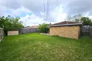 2421 16th Ave N, Texas City, TX 77590 - Photo 19