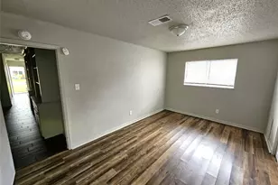 2421 16th Ave N, Texas City, TX 77590 - Photo 3